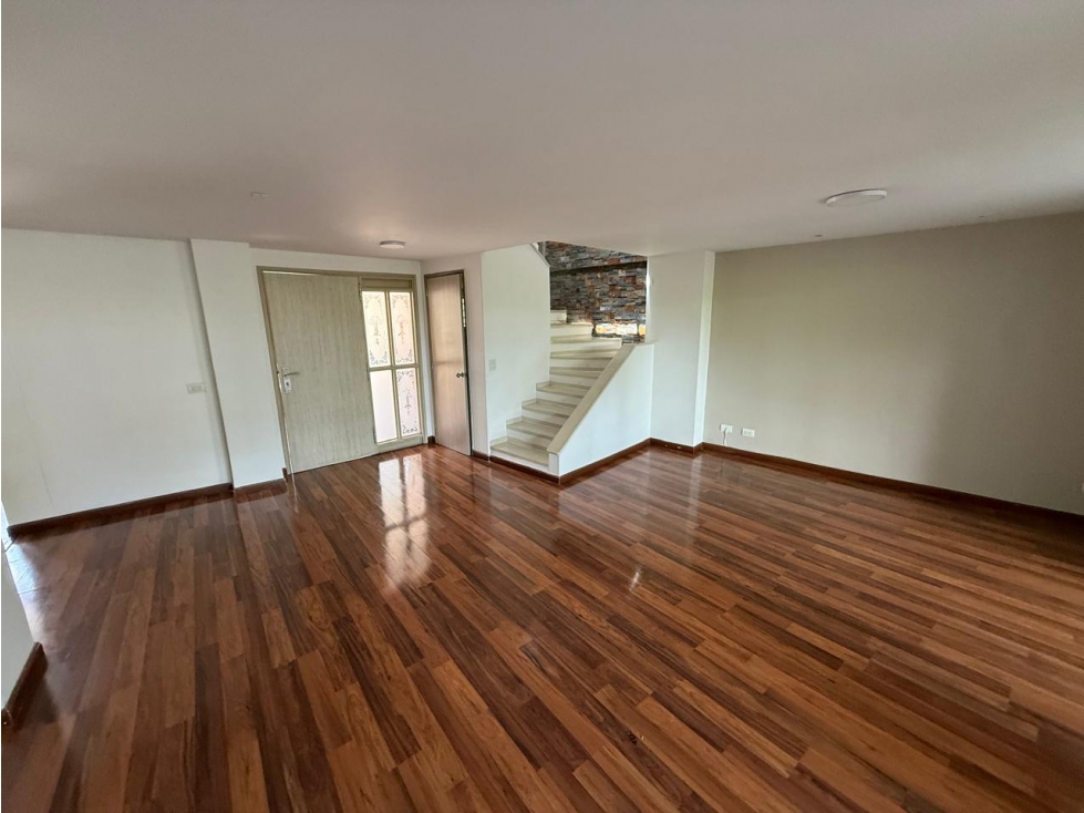 Casa en renta sector envigado, loma del chocho — foto 2