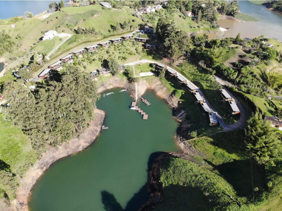CABAÑA DE LUJO CON VISTA A LA REPRESA