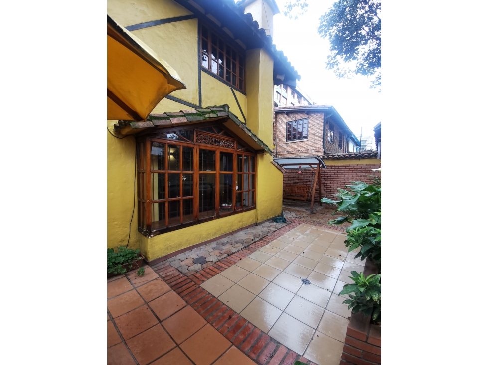 Casa en VENTA - Ubicada en Cedritos (Nuevo Country) Estilo colonial