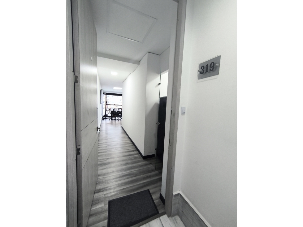 Oficina en Arriendo 319 - Edificio Torre HHC- 82 Mts