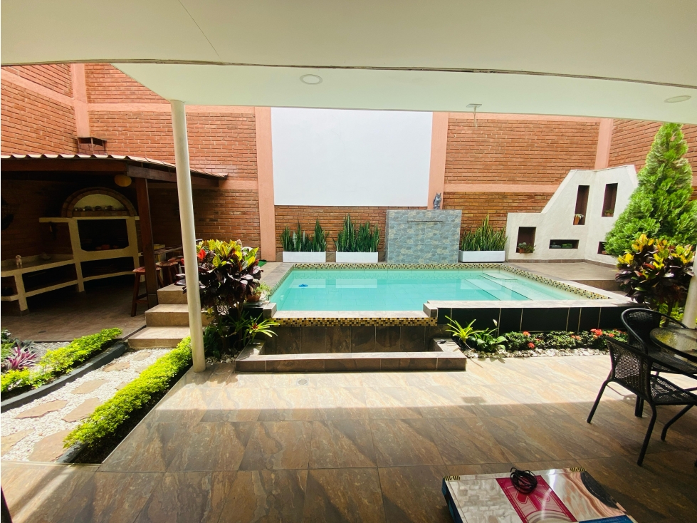 CASA UNIFAMILIAR DE ALTO NIVEL - 126