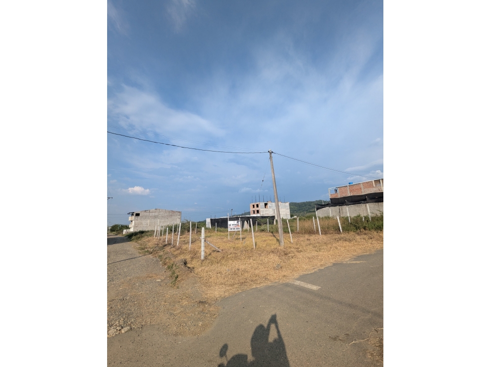 LOTE ESQUINERO EN BRISAS DE SANTA CLARA - 37 - 1