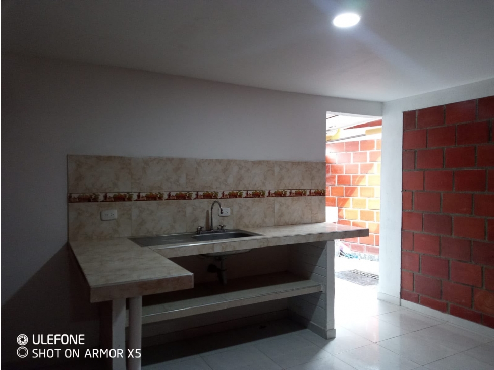 VENTA CASA DE 2 PISOS EN BARRIO CORONA 1 - 26