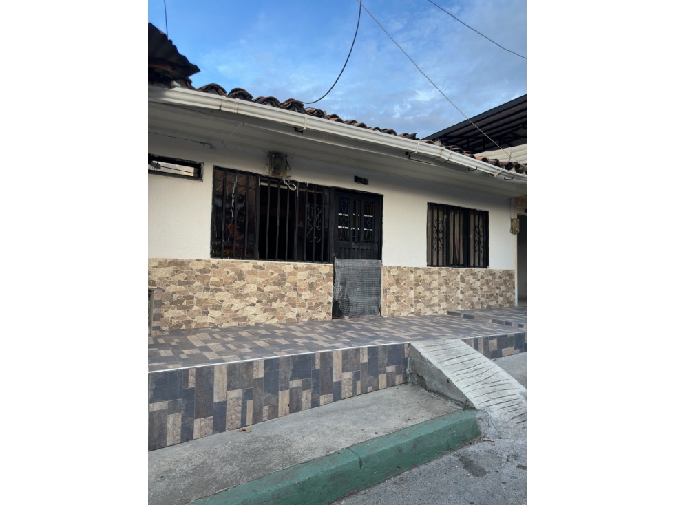 SE VENDE CASA - BARRIO CORONA - 67 - 1