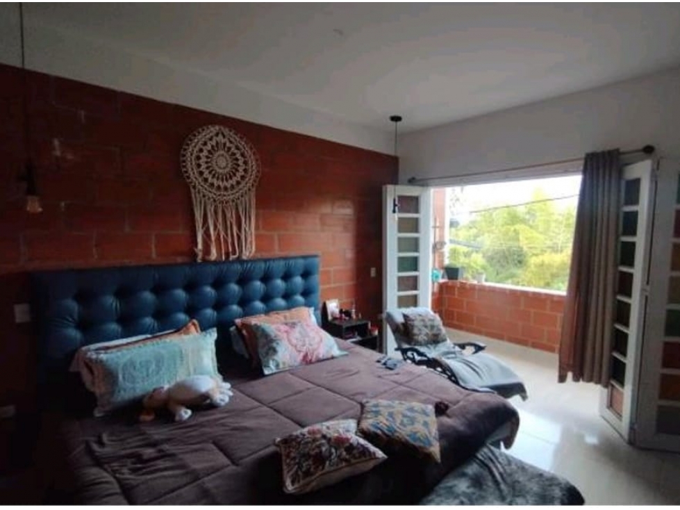 C163 VENTA DE CASA DE 3 PISOS EN CALOTO - 2