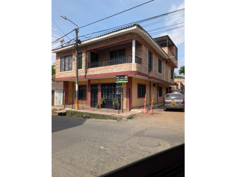 CASA ESQUINERA EN CENTENARIO - 25 - 1