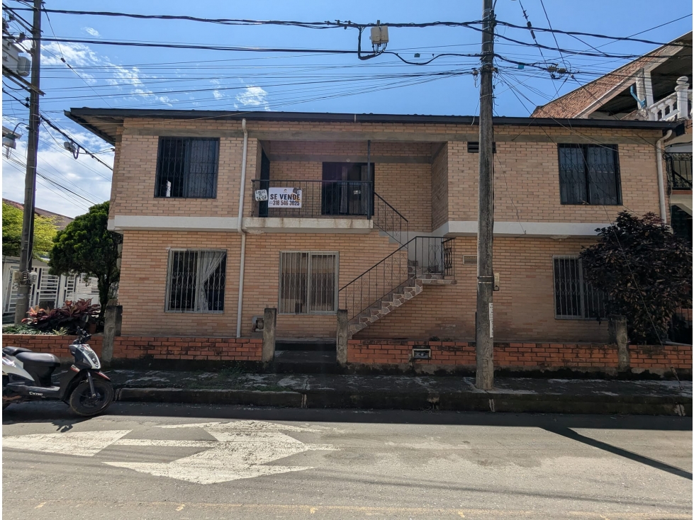 CASA ESQUINERA EN LOS GUADUALES - 83