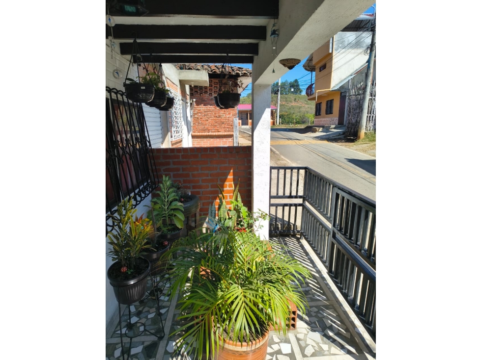 SE VENDE CASA DE DOS PISOS EN CALOTO - 181 — foto 2