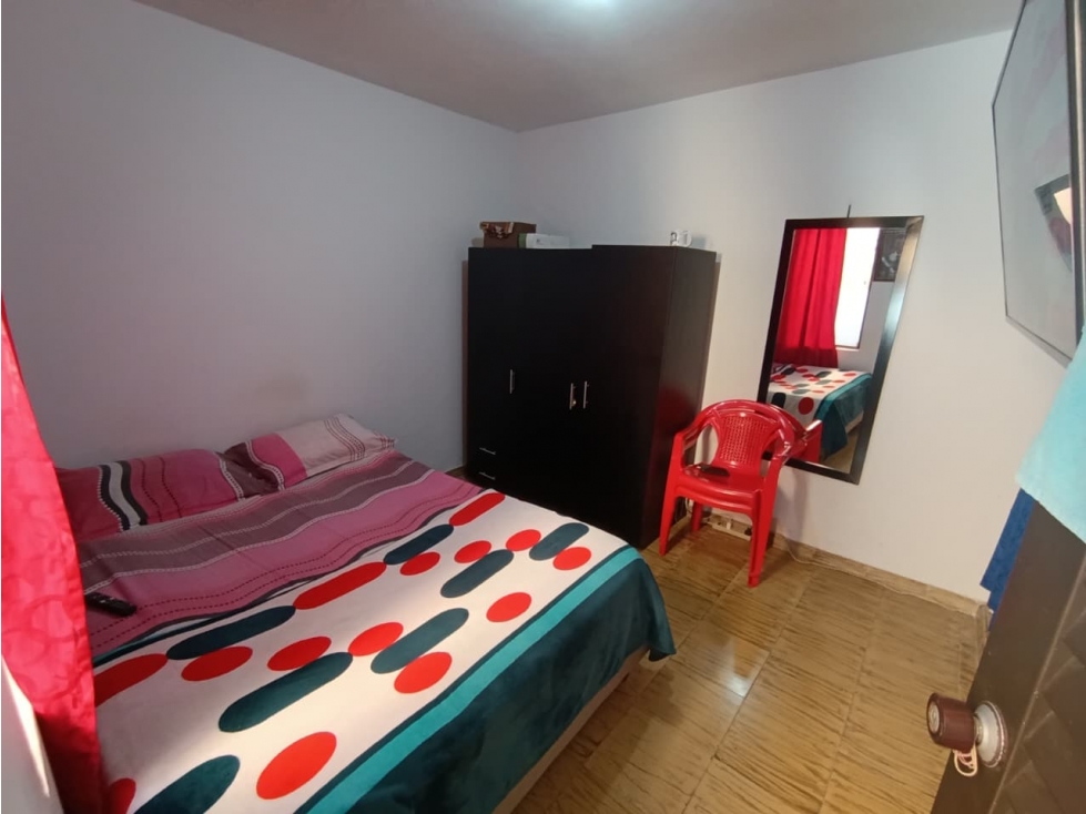 CASA DE DE 3 PISOS EN EL BARRIO EL DORADO - 79 — foto 4