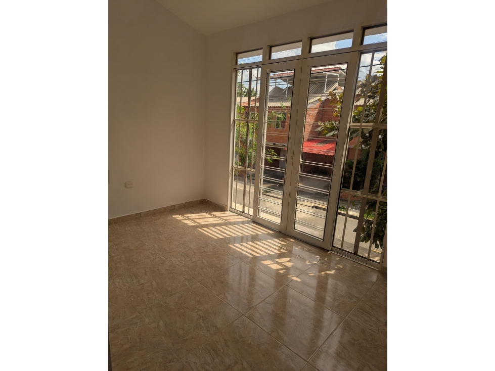 CASA EN EL BARRIO CHICAO - 86 — foto 2