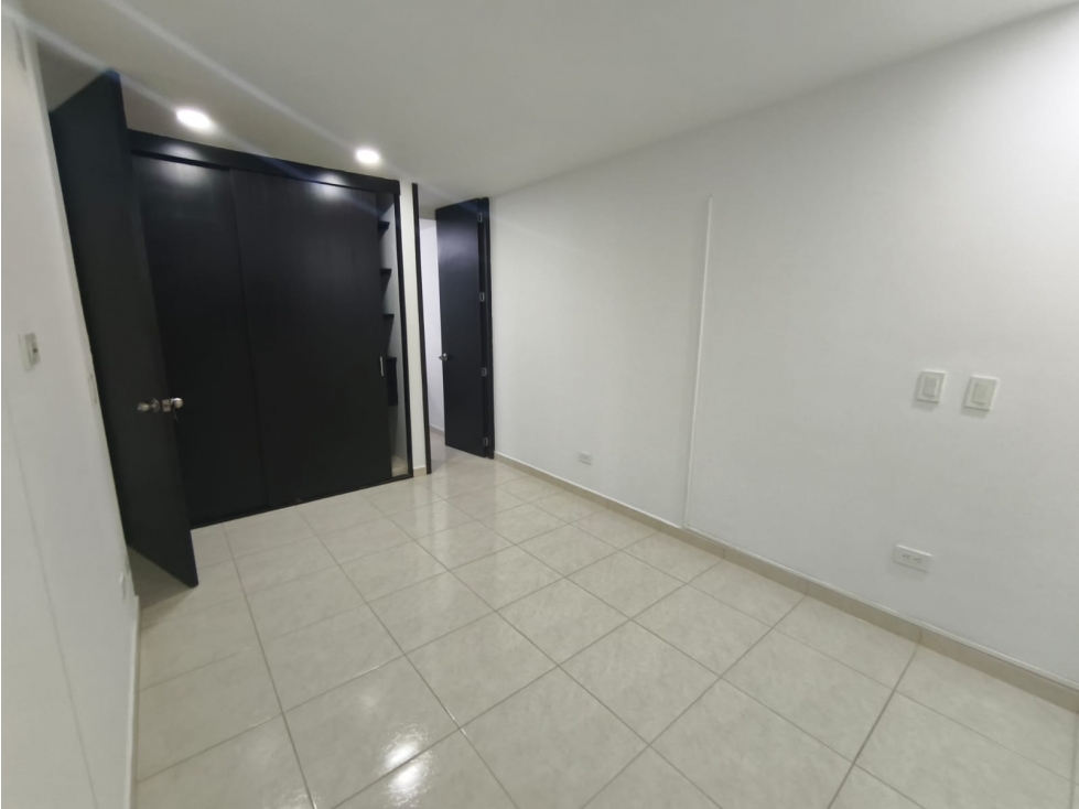 SE VENDE APARTAMENTO EN EDIFICIO BRISAS DE SANTA CLARA - 177 — foto 4