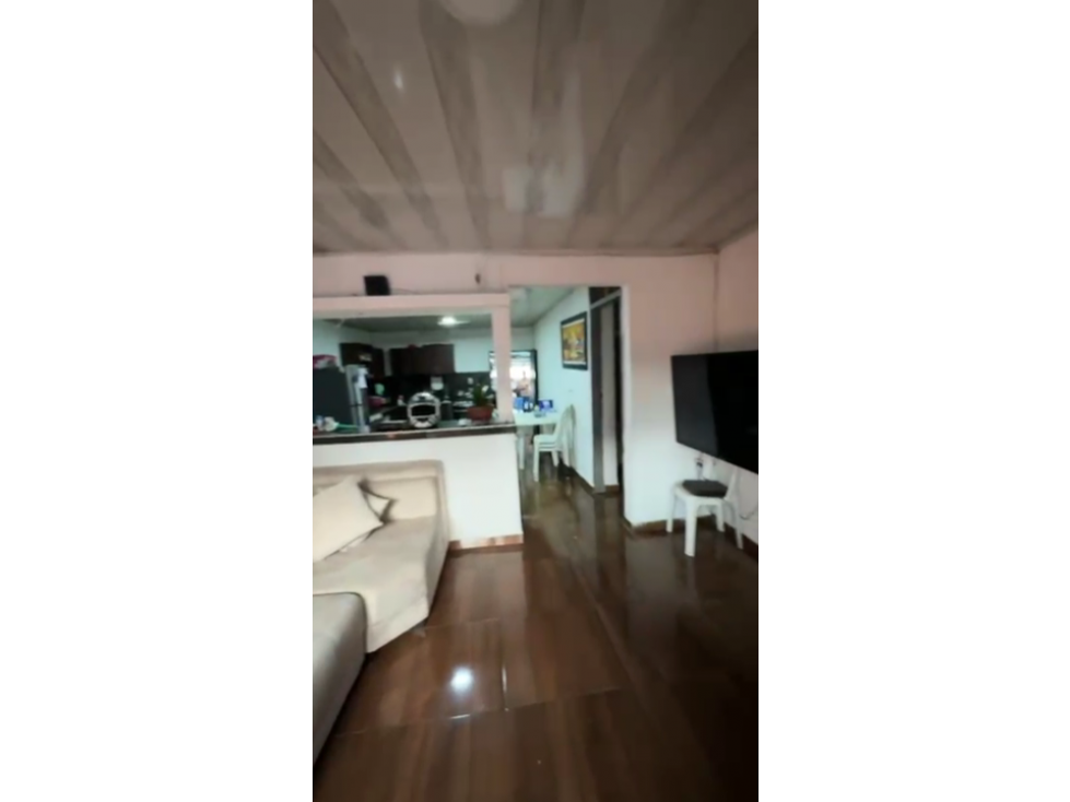 SE VENDE CASA - BARRIO CORONA - 67 - 3