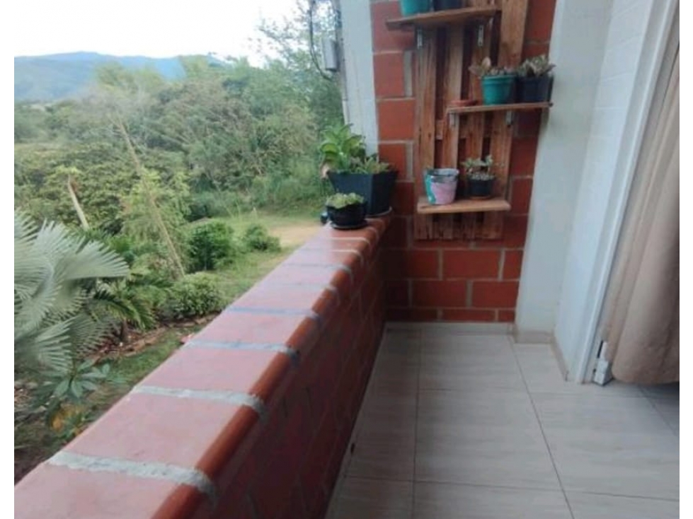 C163 VENTA DE CASA DE 3 PISOS EN CALOTO - 4