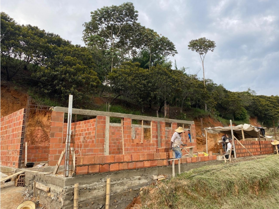 LOTE EN CONTRUCCION, CONDOMINIO MANANTIAL - 77 - 1
