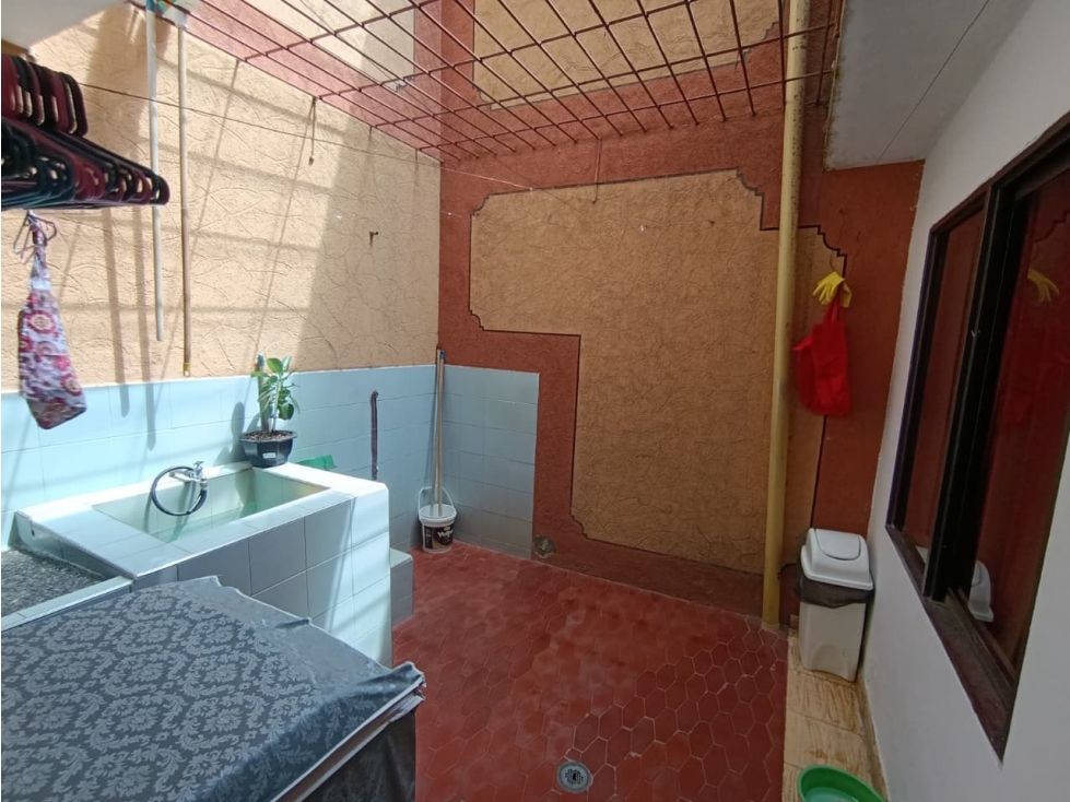 CASA DE DE 3 PISOS EN EL BARRIO EL DORADO - 79 — foto 5