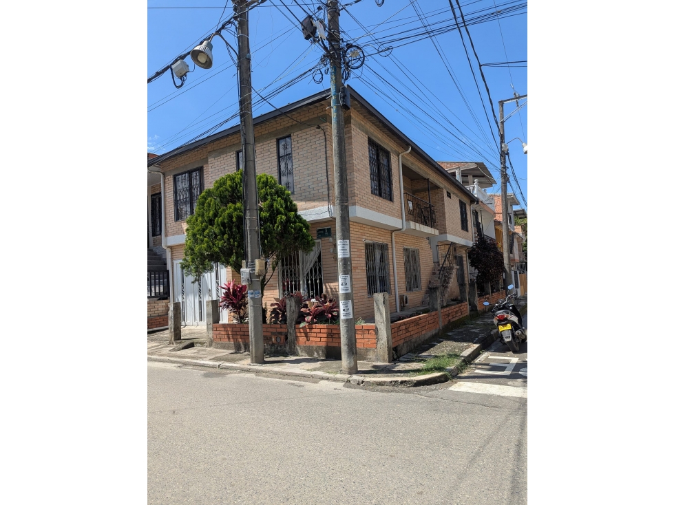 CASA ESQUINERA EN LOS GUADUALES - 83 — foto 2