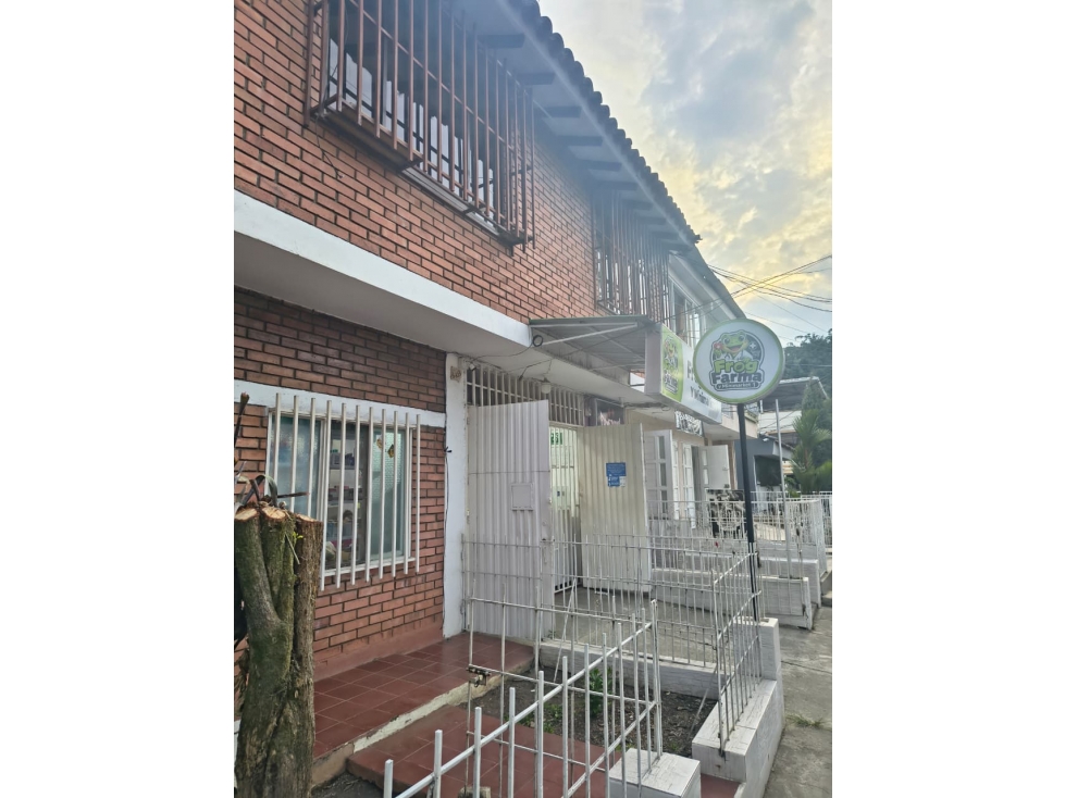CASA CON LOCALES COMERCIALES EN SANTA ANITA -9 — foto 4