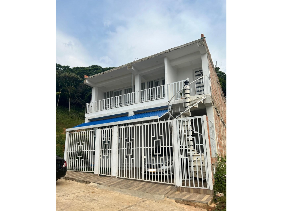SE VENDE CASA EN EL BARRIO ALTO BELLO CON VISTA PANORAMICA - 174