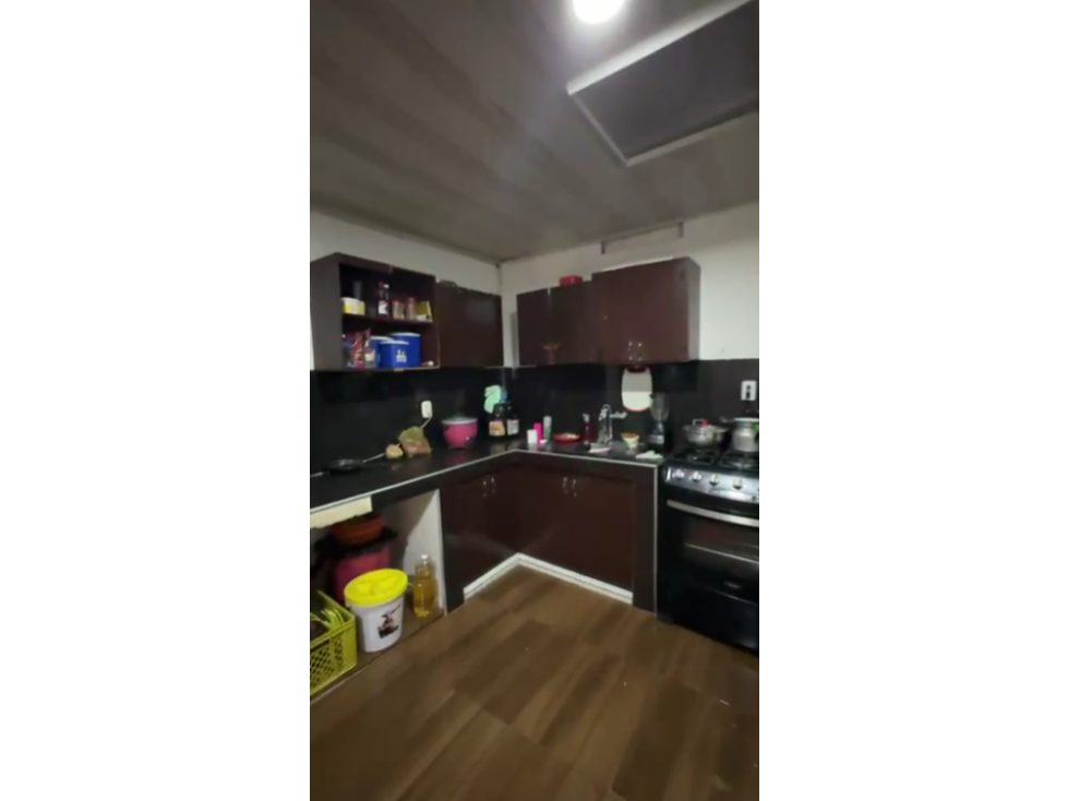 SE VENDE CASA - BARRIO CORONA - 67 - 5