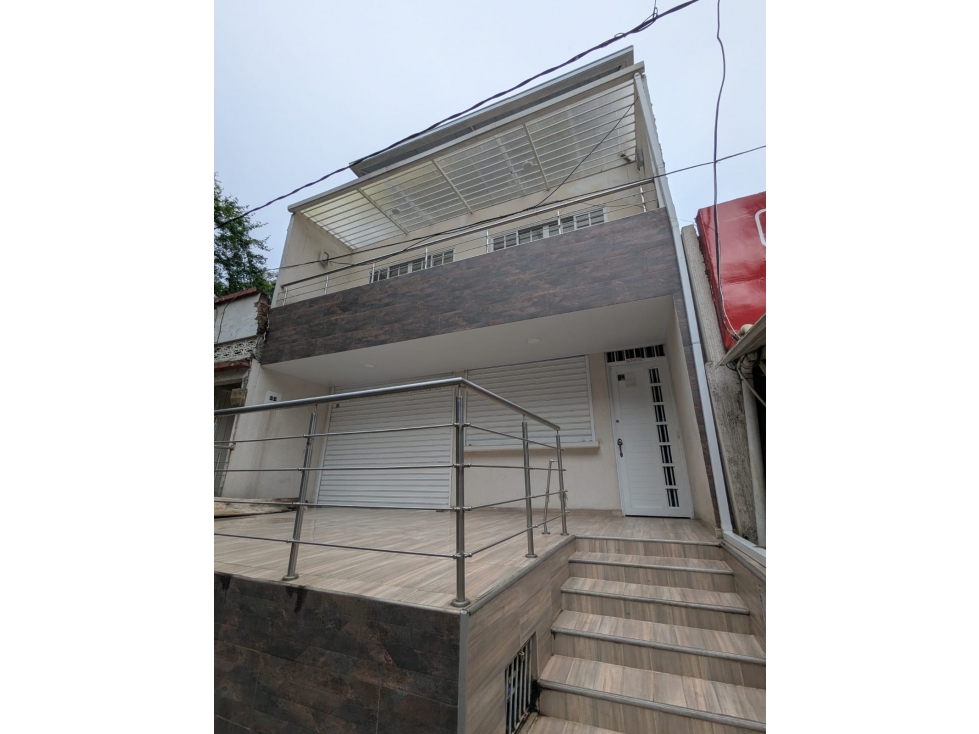 SE VENDE CASA COMERCIAL UBICADA EN PISCINA MUNICIPAL C- 6