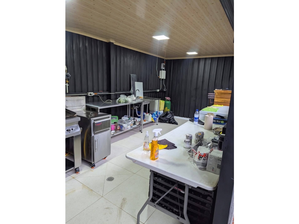 LOCAL COMERCIAL EN CENTRO COMERCIAL LLANO GRANDE - 80 - 2