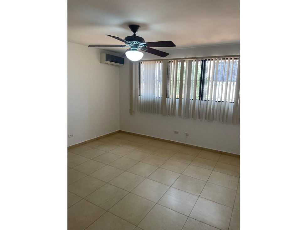 Casa en Venta en La Alameda | Amplia y Disponible Inmediatamente — foto 4