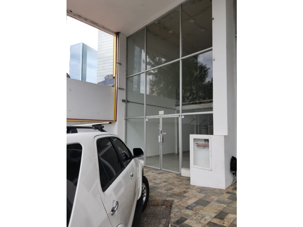 Alquilo, 3 locales comerciales 220 m2 Cerca iglesia del Carmen — foto 2