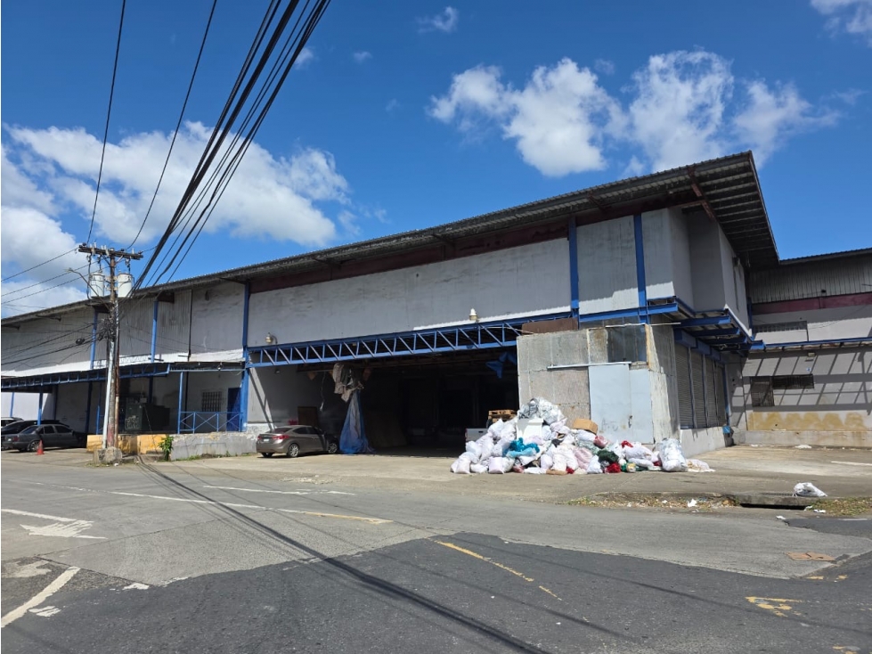 Galera en Venta con 6000 m2 de terreno centrica