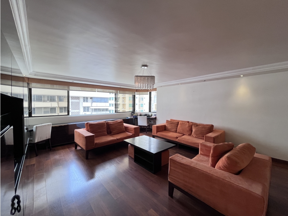 Apartamento de 151 m² en Venta | Espacios Amplios | en MARBELLA — foto 2