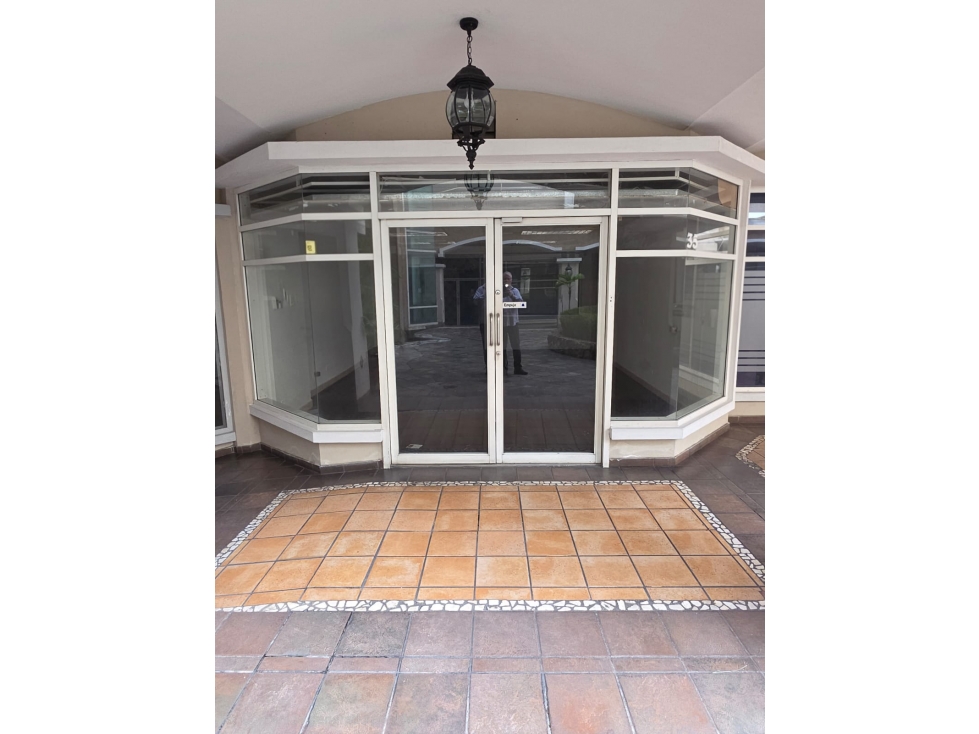 Local en alquiler en Camino de Cruces | 95 m² por $1,000