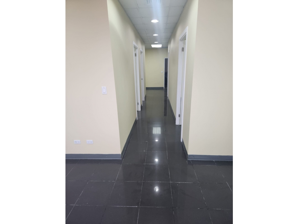 Oficina en alquiler en Vista Hermosa | 80 m² por $700 — foto 2
