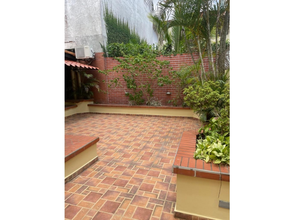 Casa en Venta en La Alameda | Amplia y Disponible Inmediatamente — foto 3