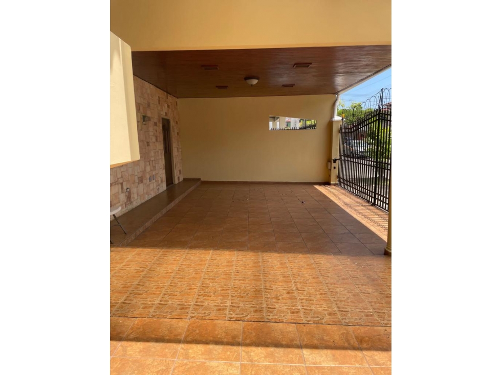 Casa en Venta en La Alameda | Amplia y Disponible Inmediatamente — foto 2