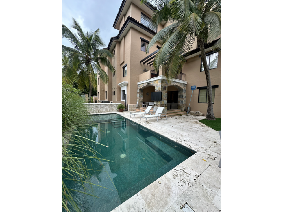 Apartamento de Lujo con Jardín y Piscina Privada en Buenaventura,