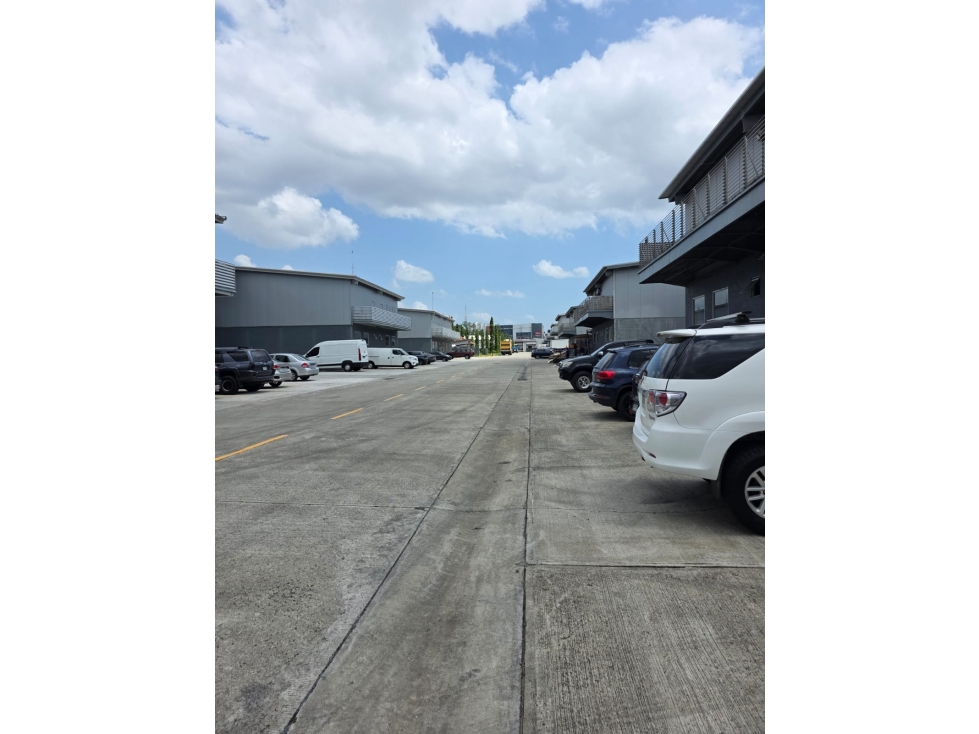 Galera en Alquiler en Llano Bonito | 500 m² | Seguridad — foto 2