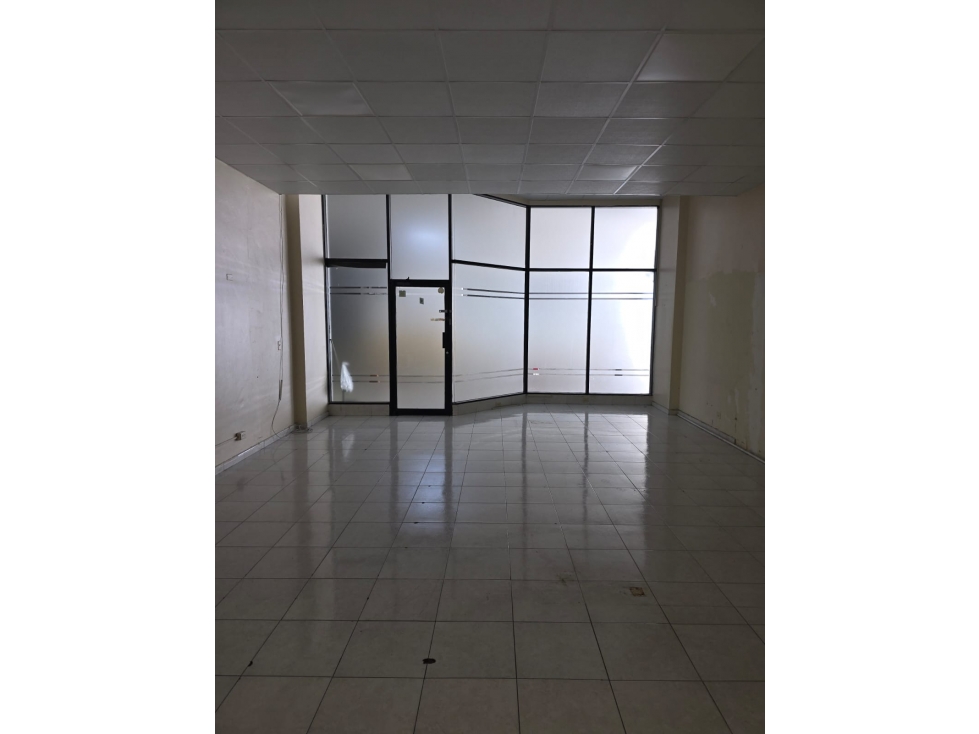 Local en alquiler en El Dorado | 90 m² por $800 al mes - 2