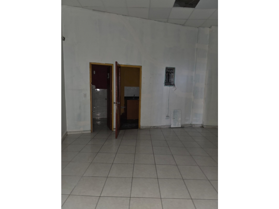 Local en alquiler en El Dorado | 90 m² por $800 al mes - 3