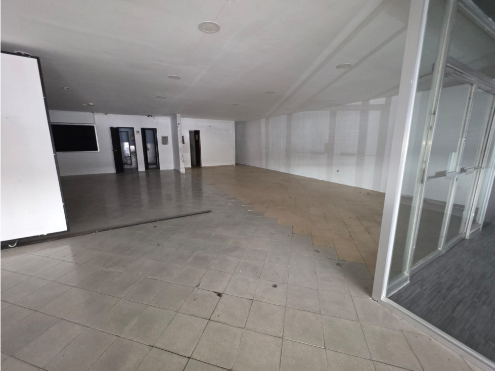 Local en alquiler en Los Ángeles | 283 m² y 6 estacionamientos — foto 3