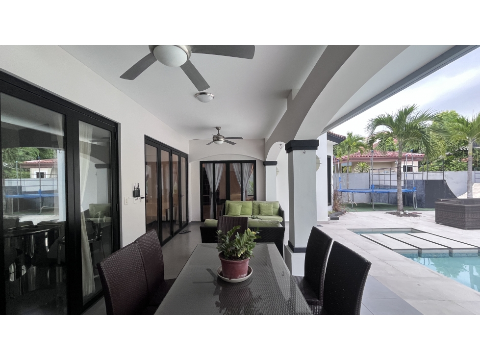 Casa en Costa del Este | 940 m² de terreno y piscina | $1.5M — foto 4