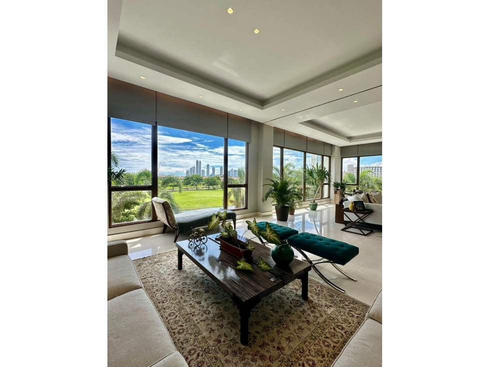 Residencia Exclusiva en Santa María / Vista al lago