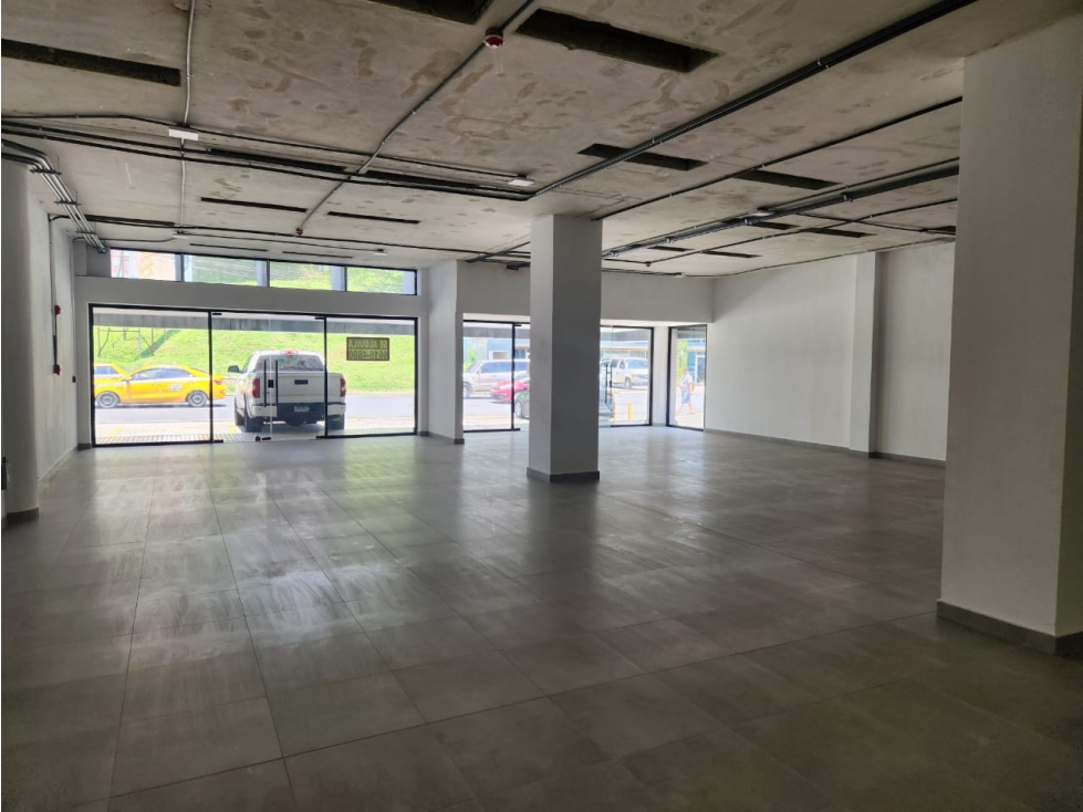 Local de 367 m² en alquiler en La Cresta plaza comercial