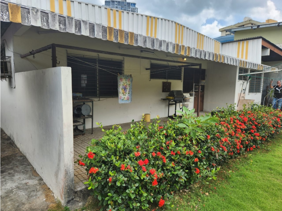 Casa en Venta en La Loma Pueblo Nuevo, Terreno grande!