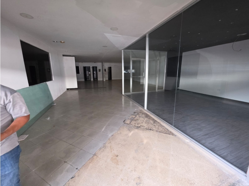 Local en alquiler en Los Ángeles | 283 m² y 6 estacionamientos — foto 5