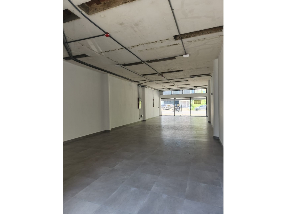 Local de 205 m² en plaza comercial La Cresta, ubicación céntrica — foto 2