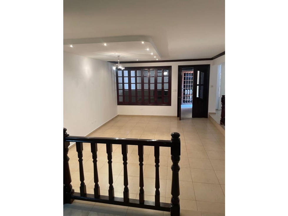 Casa en Venta en La Alameda | Amplia y Disponible Inmediatamente — foto 5