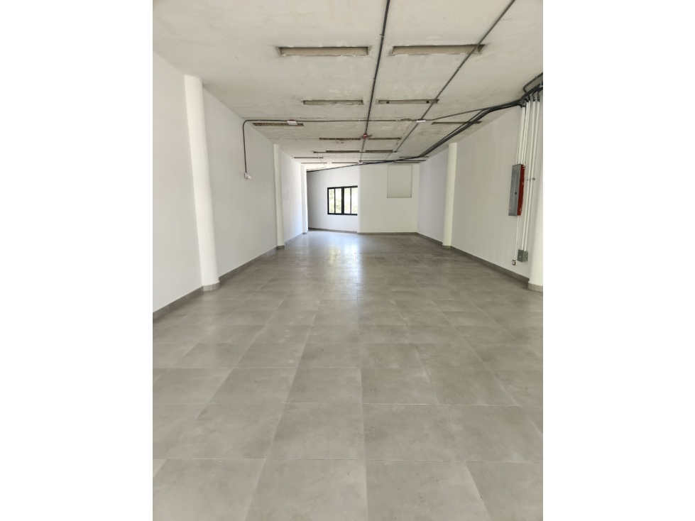 Local de 205 m² en plaza comercial La Cresta, ubicación céntrica — foto 3