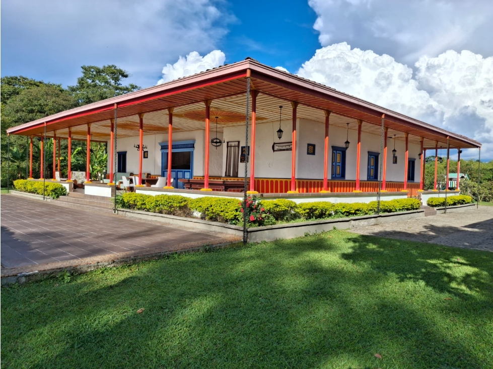 VENDO FINCA, PEREIRA, MORELIA , EL ESTANQUILLO