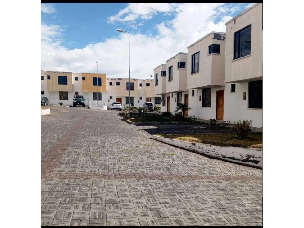 CASA EN VENTA EN LATACUNGA, CJTO HAB TERRAZA DEL NIAGARA 3 - 3