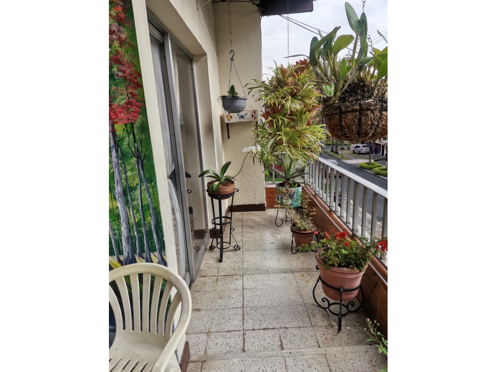VENTA CASA-LOTE SEGUNDO PISO EN LAURELES CASTELLANA MEDELLÍN — foto 2