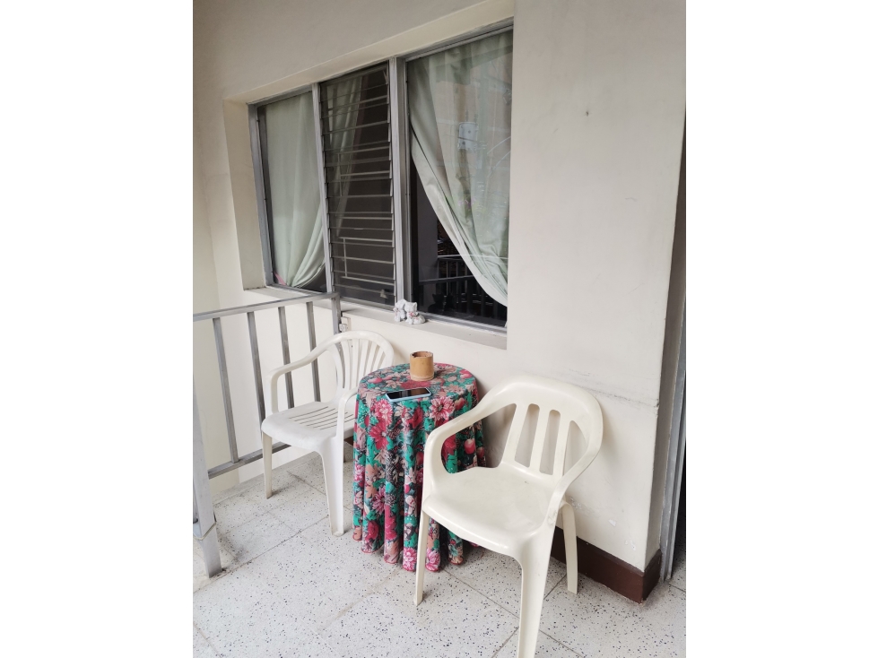 VENTA CASA-LOTE SEGUNDO PISO EN LAURELES CASTELLANA MEDELLÍN — foto 3